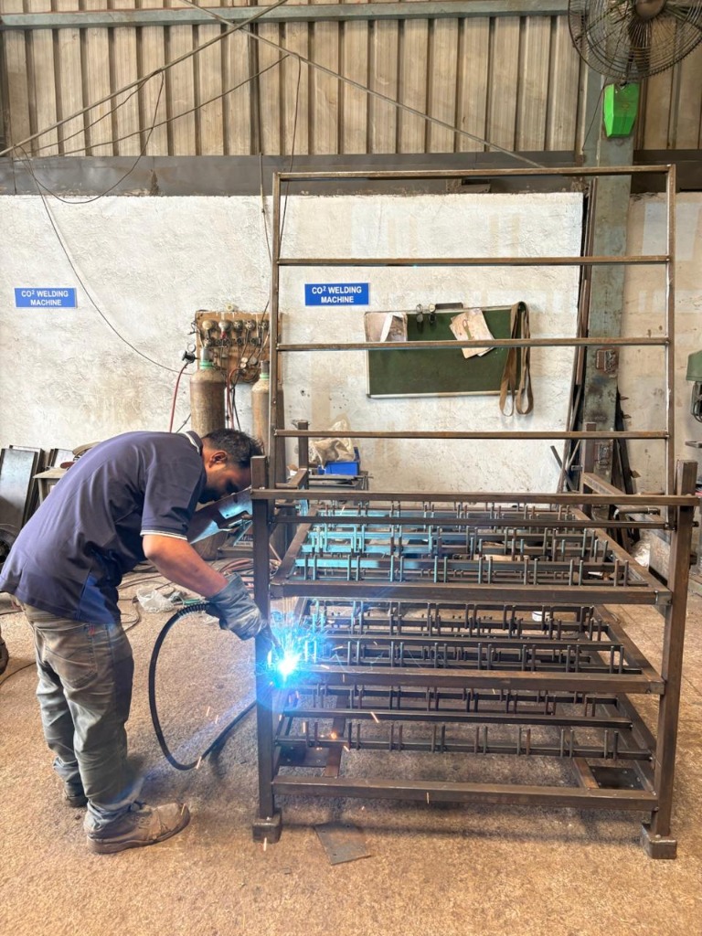 Component Trolley CO₂ Welding